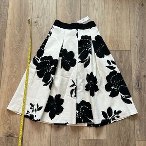 White House Black Market Skirt